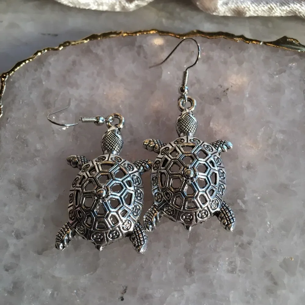 ADORABLE SILVER Plated Turtle Earrings!